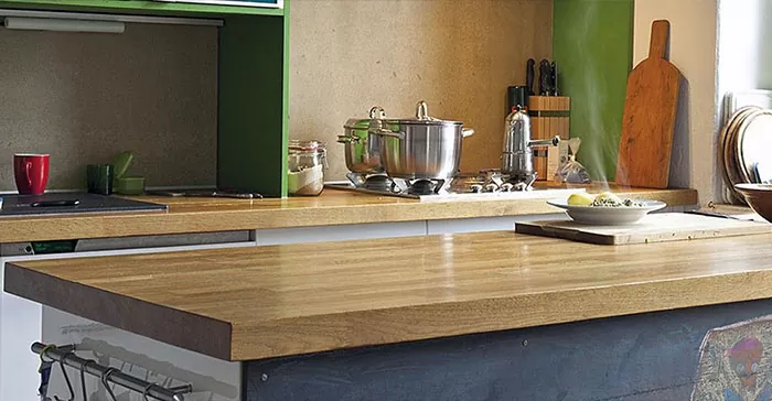 Cocina con encimera laminada